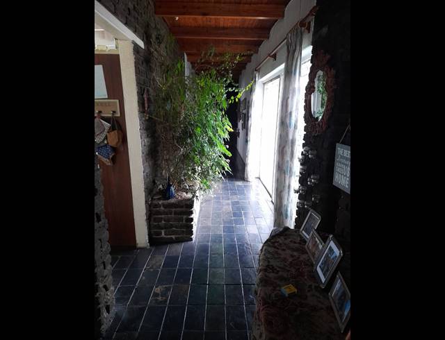 2HA SMALLHOLDING FOR SALE IN MOOILANDE